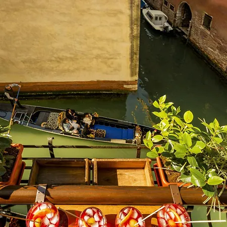 The Yacht House Canal View Venedik