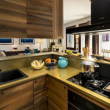 The Yacht House Canal View Apartment Venedig