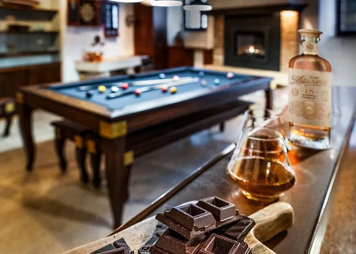 The Yacht House Canal View * Velence