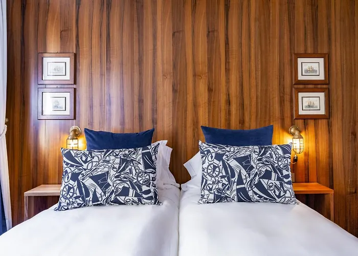 The Yacht House Canal View Velence