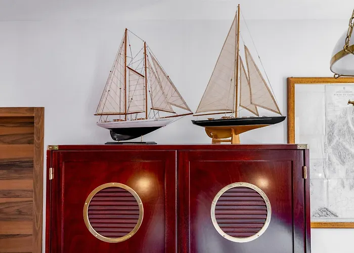 The Yacht House Canal View Apartman