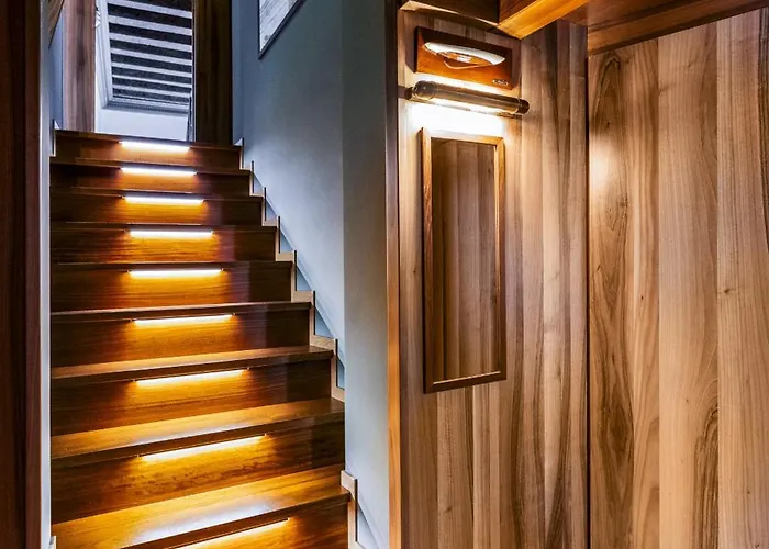 The Yacht House Canal View Apartman