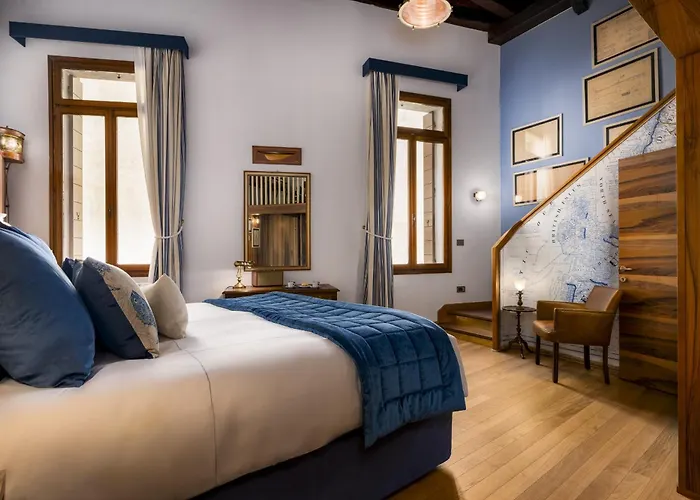 The Yacht House Canal View Velence